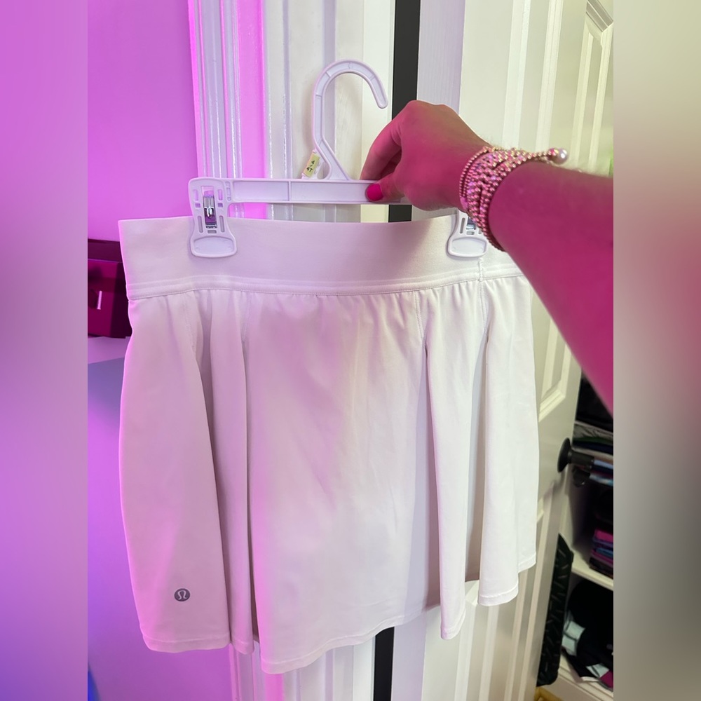 Lululemon flowy White Women's Skirt